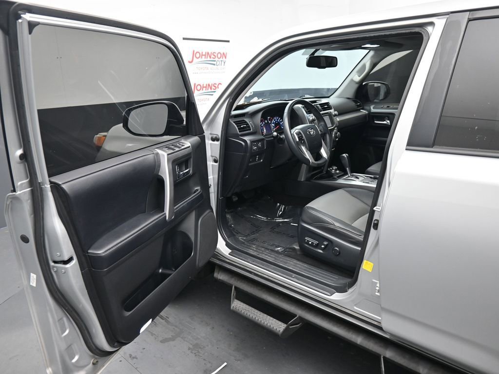 Used 2019 Toyota 4Runner SR5 Premium image 18