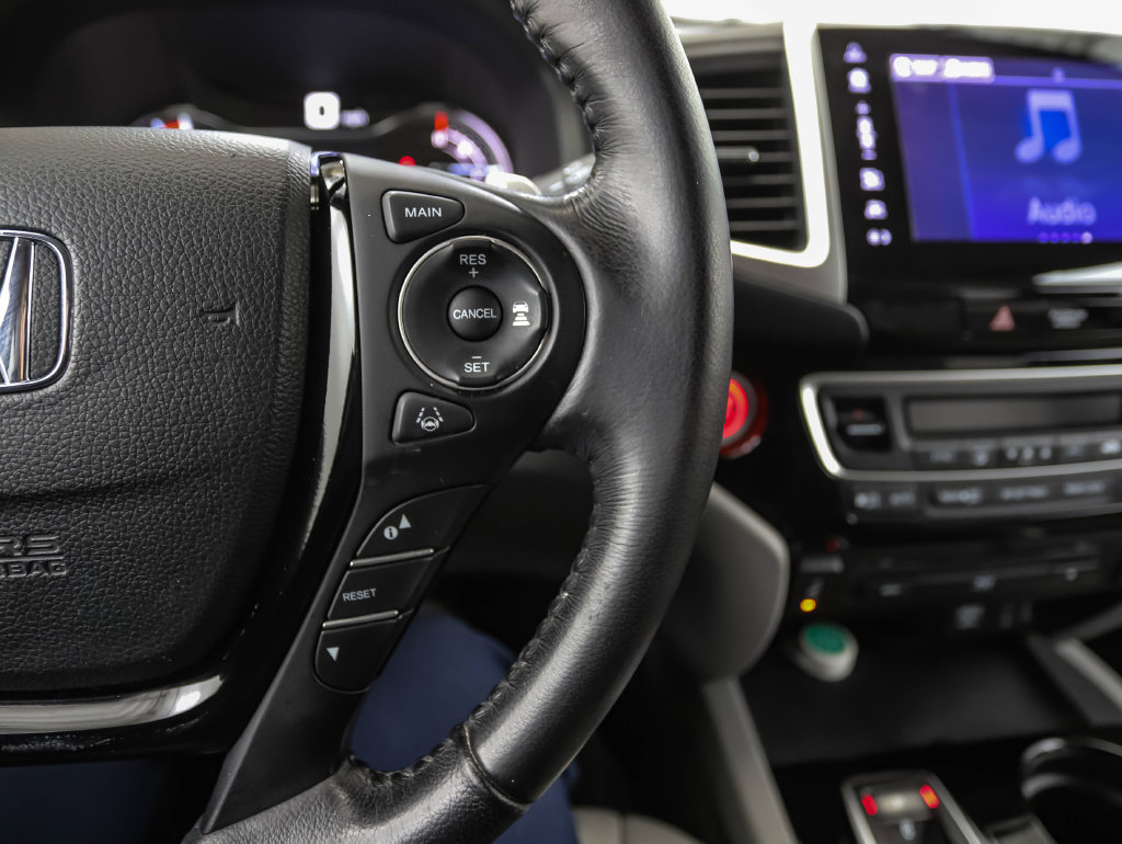 Used 2018 Honda Pilot Touring image 13