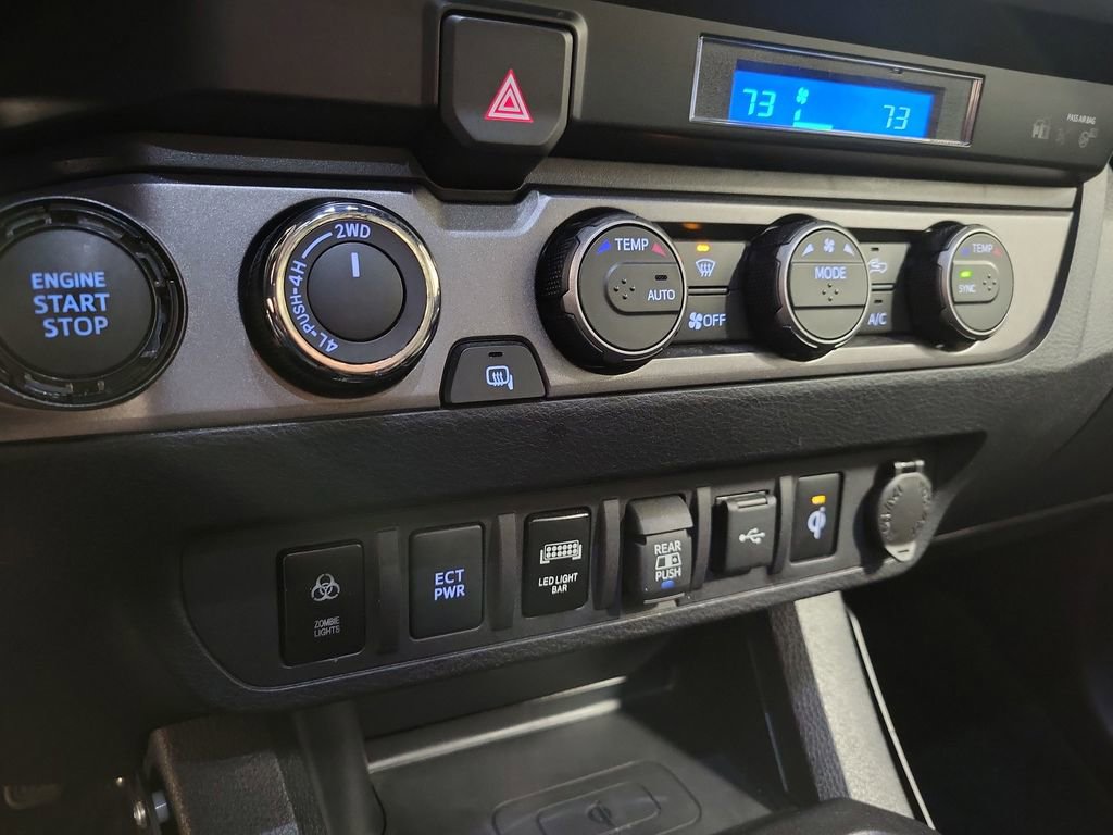 Used 2022 Toyota Tacoma TRD Sport image 16