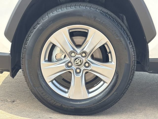Certified 2025 Toyota RAV4 LE AWD/4WD image 30