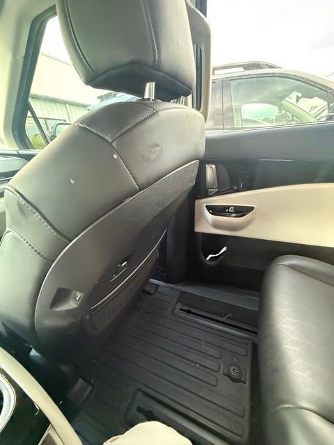 Used 2024 Kia Carnival EX FWD image 6