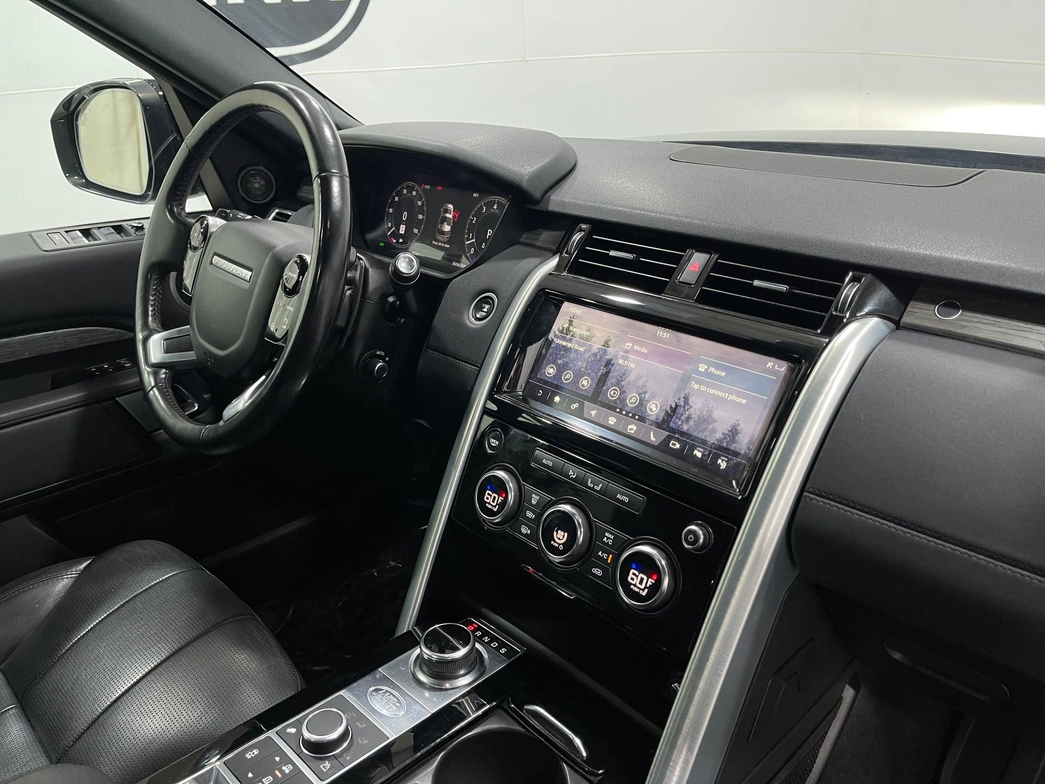 Used 2020 Land Rover Discovery HSE AWD/4WD image 20