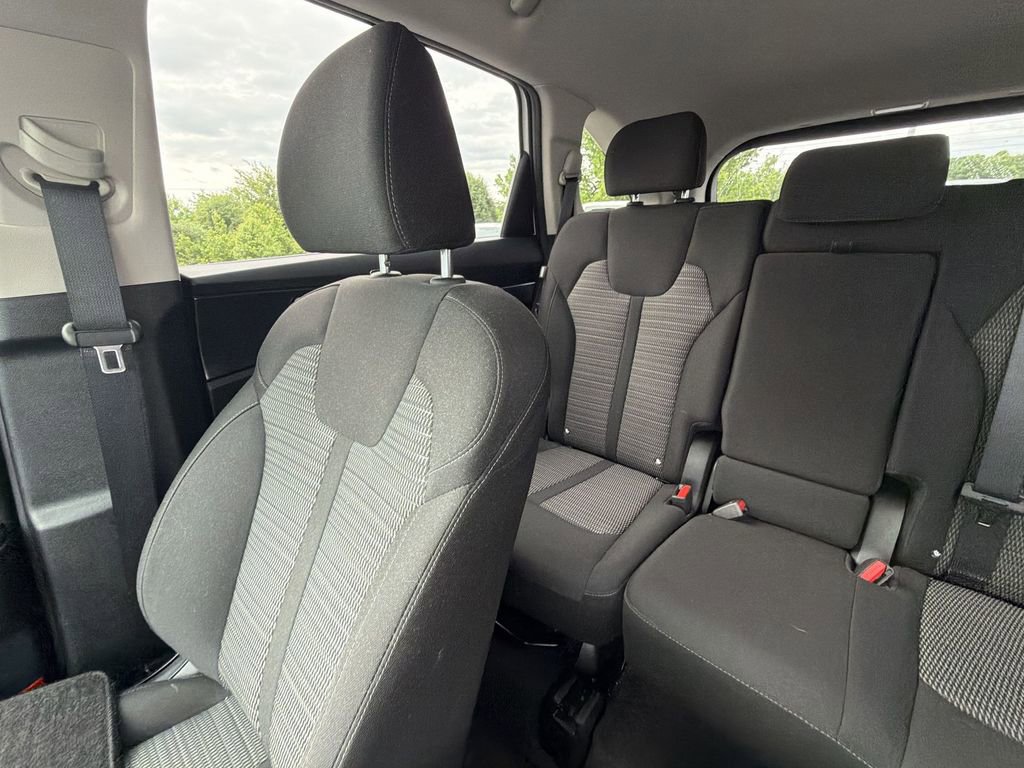 Used 2024 Kia Sorento LX FWD image 12