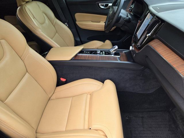 Used 2023 Volvo XC60 B5 Ultimate w/ Protection Package Premier image 13