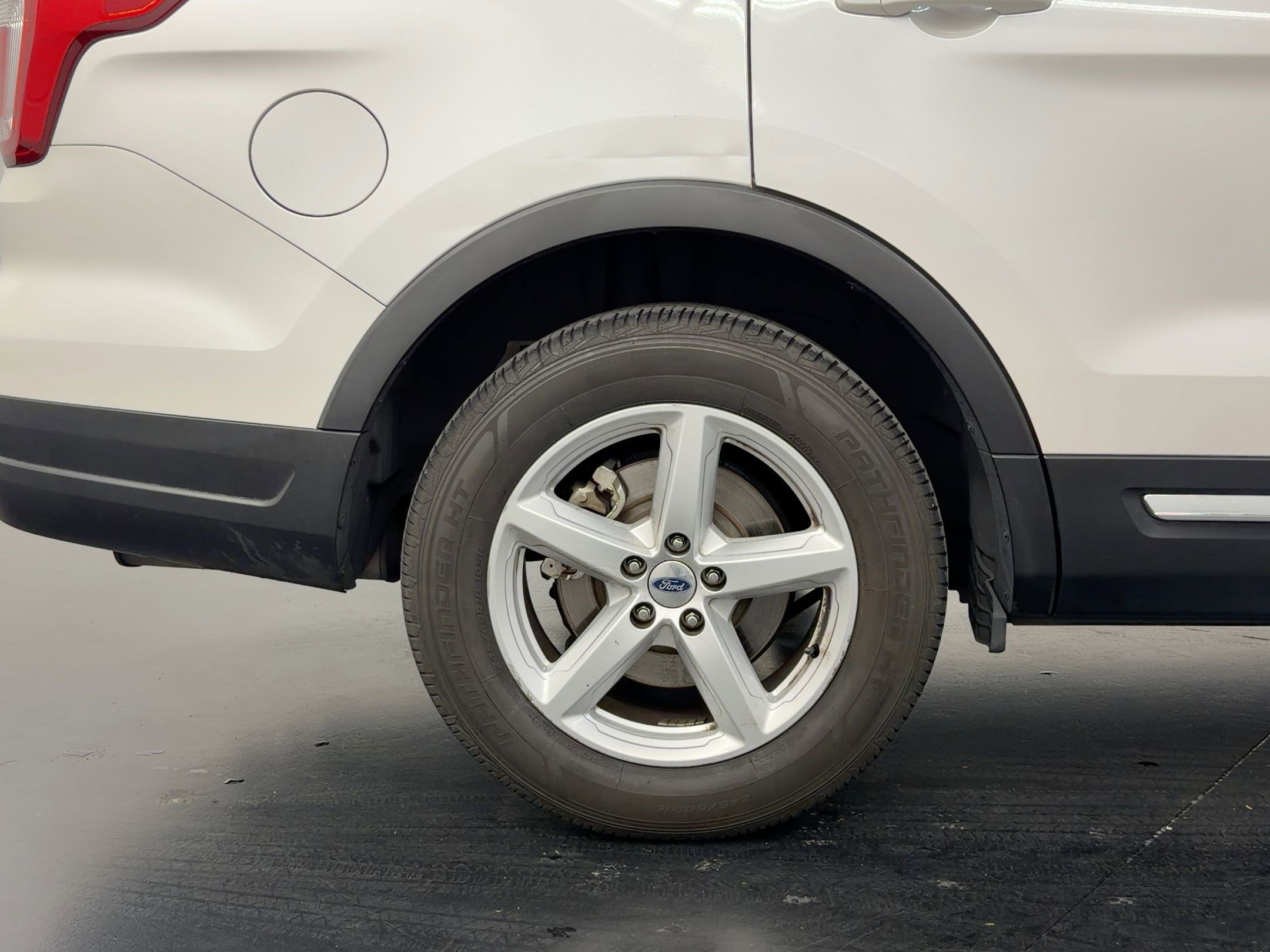 Used 2018 Ford Explorer XLT w/ Equipment Group 202A image 27