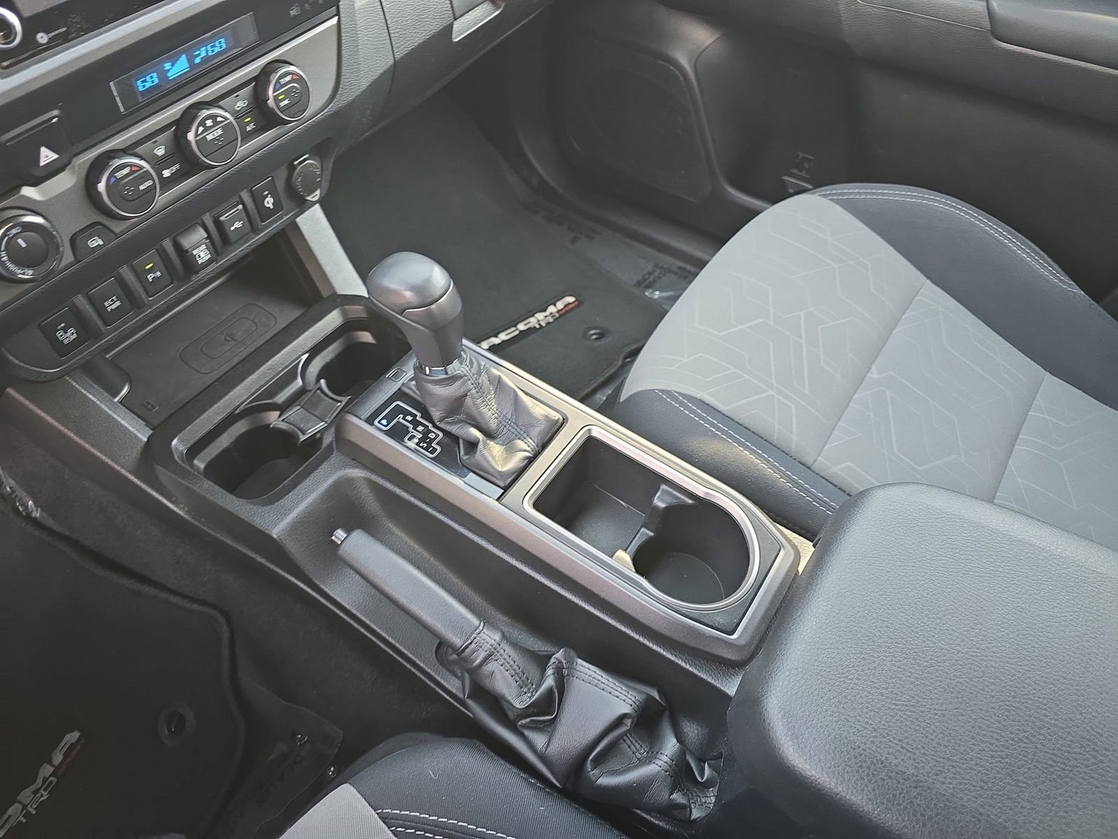 Used 2021 Toyota Tacoma TRD Sport w/ Technology Package image 29