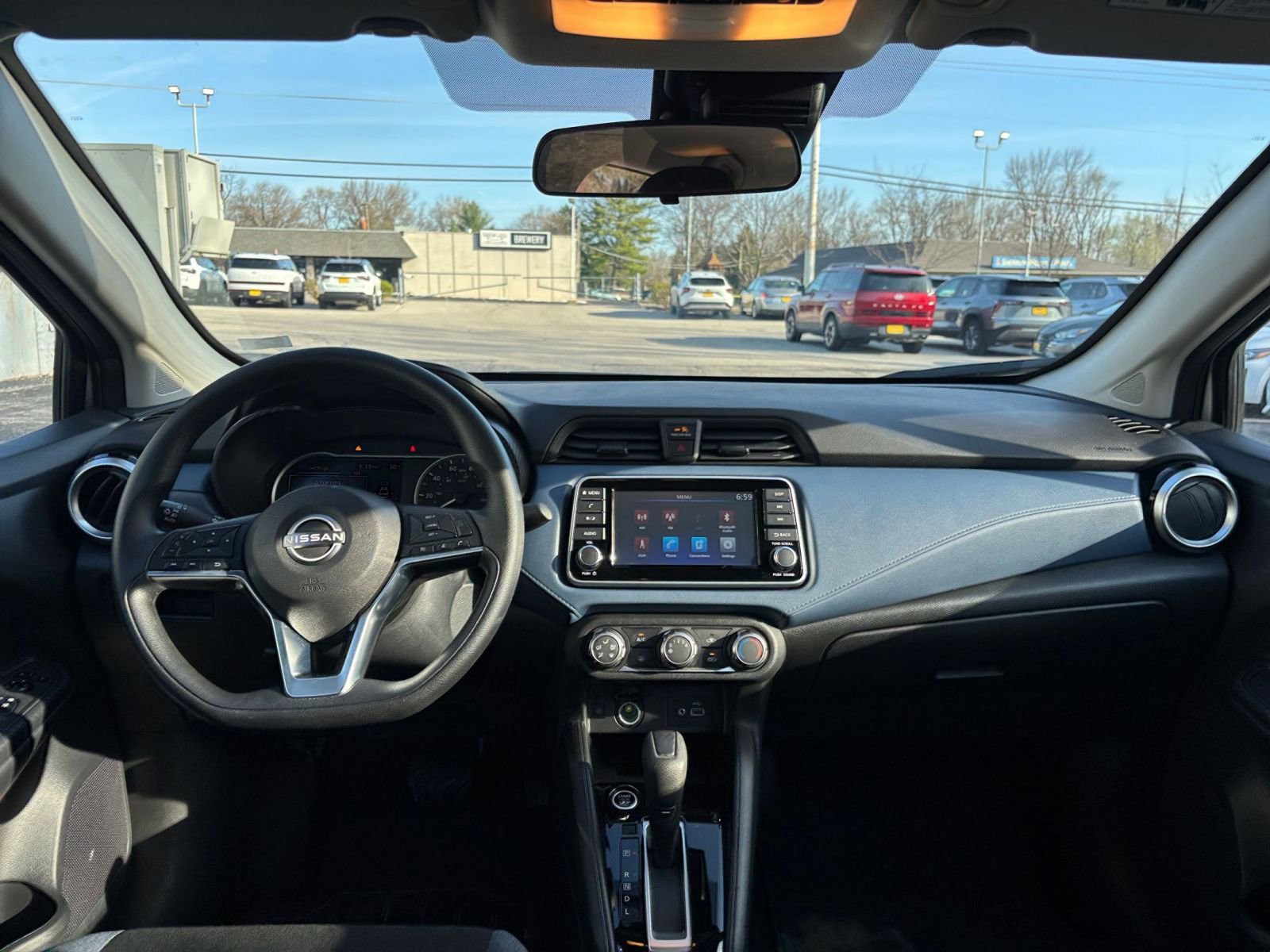 Used 2025 Nissan Versa SV image 31