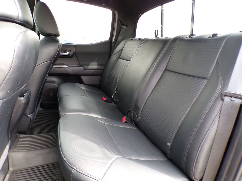 Used 2021 Toyota Tacoma TRD Sport w/ TRD Premium Sport Package AWD/4WD image 19