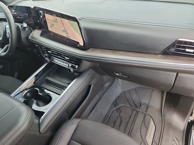 Used 2025 Chevrolet Suburban LS image 28