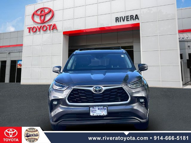 Used 2024 Toyota Highlander XLE AWD/4WD image 2