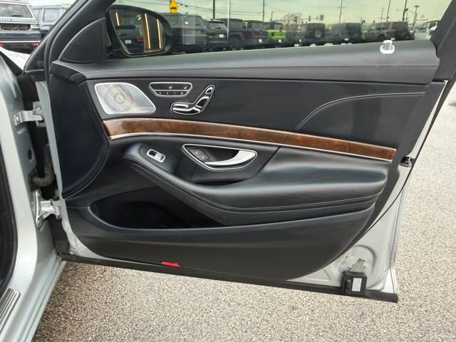 Used 2016 Mercedes-Benz S 550 4MATIC Sedan image 39