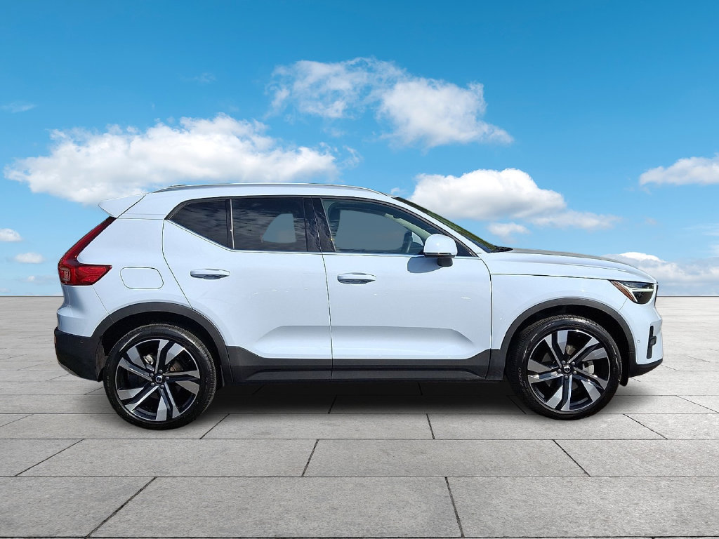 Certified 2024 Volvo XC40 B5 Plus w/ Protection Package Premier AWD/4WD image 7