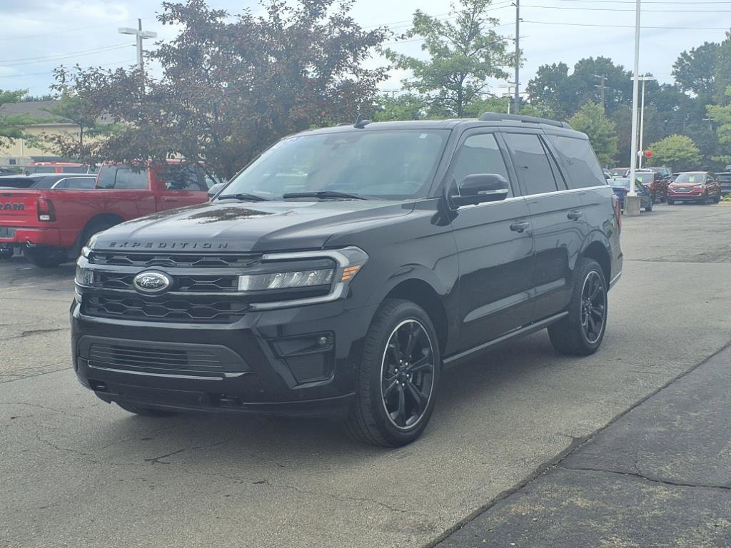 Certified 2022 Ford Expedition Limited image 3