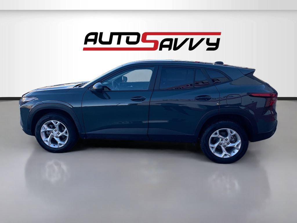 Used 2025 Chevrolet Trax LS w/ LS Convenience Package image 4