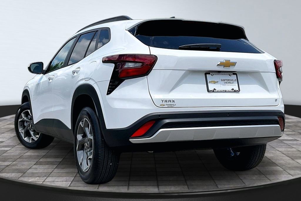 New 2026 Chevrolet Trax LT w/ Driver Confidence Package FWD image 3