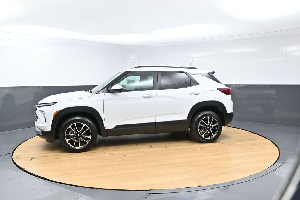Used 2025 Chevrolet TrailBlazer LT AWD/4WD image 9
