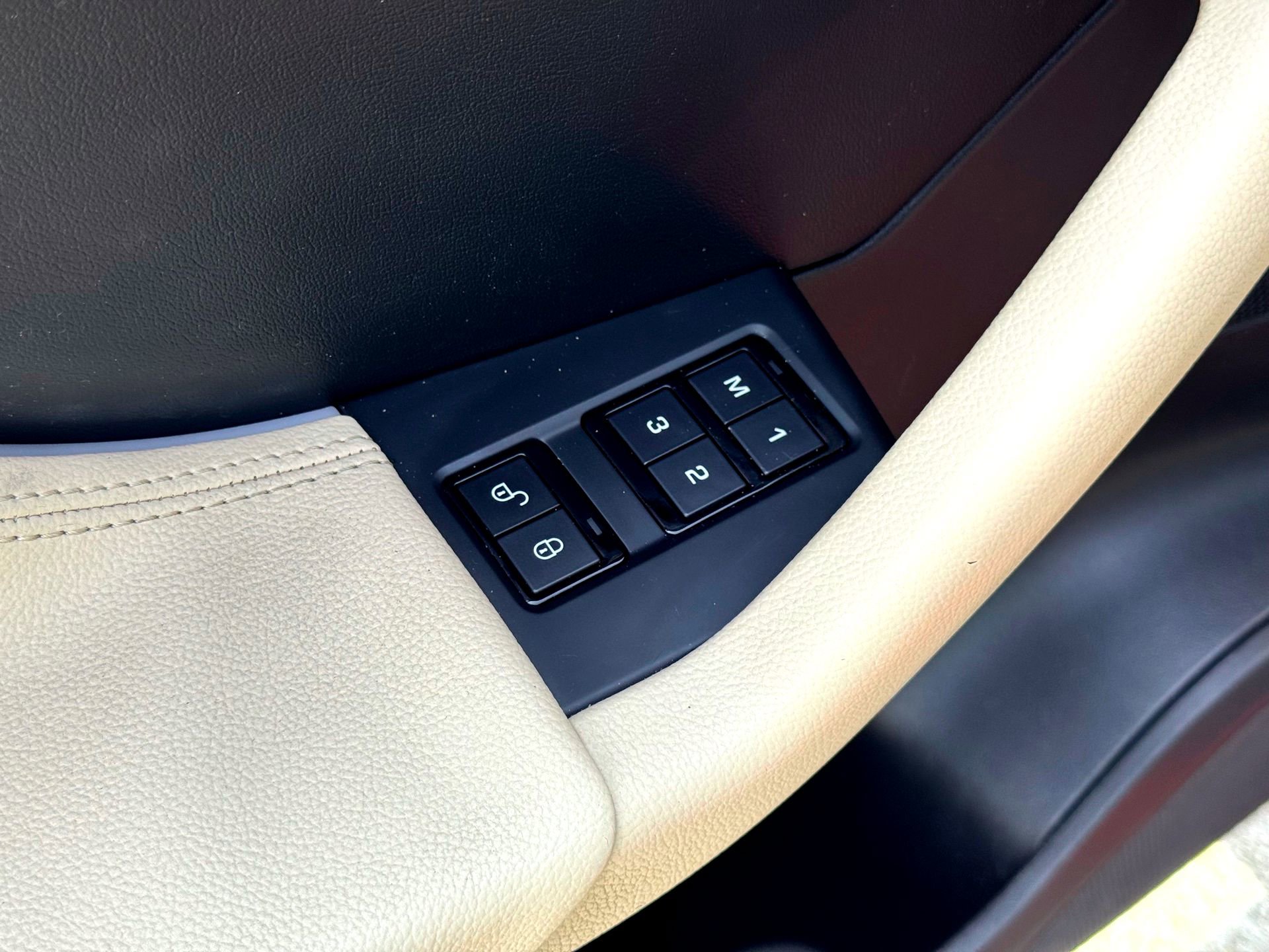 Used 2018 Jaguar F-PACE Premium AWD/4WD image 17