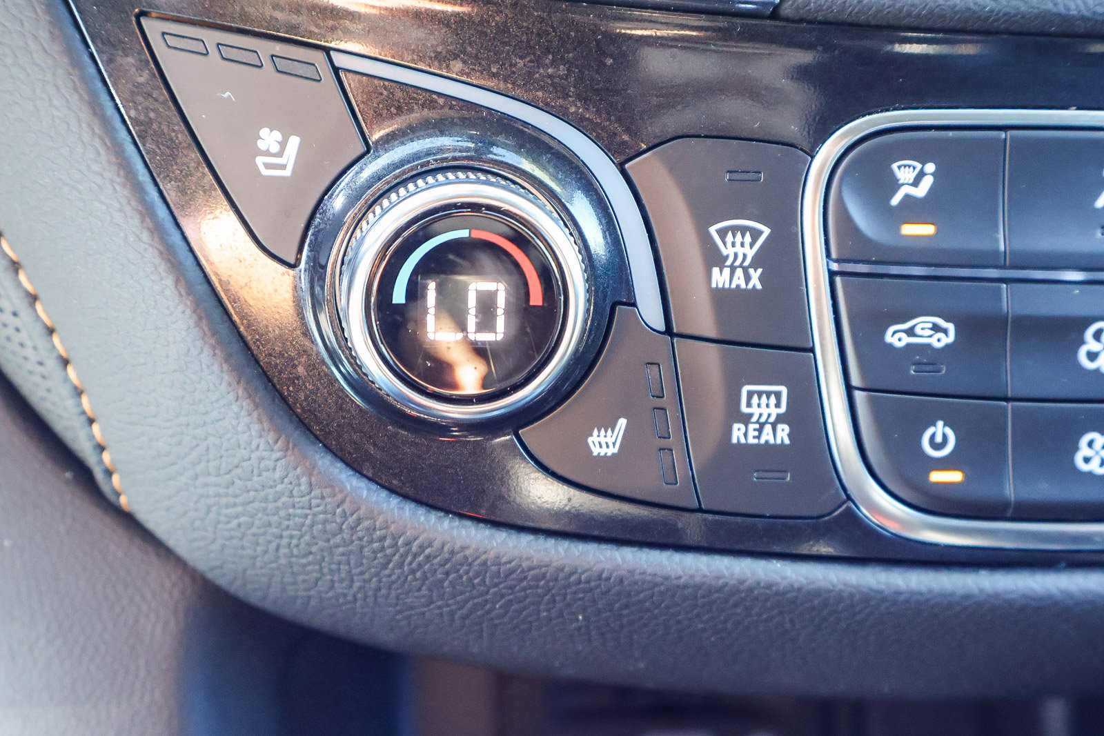 Used 2023 Chevrolet Equinox Premier image 7