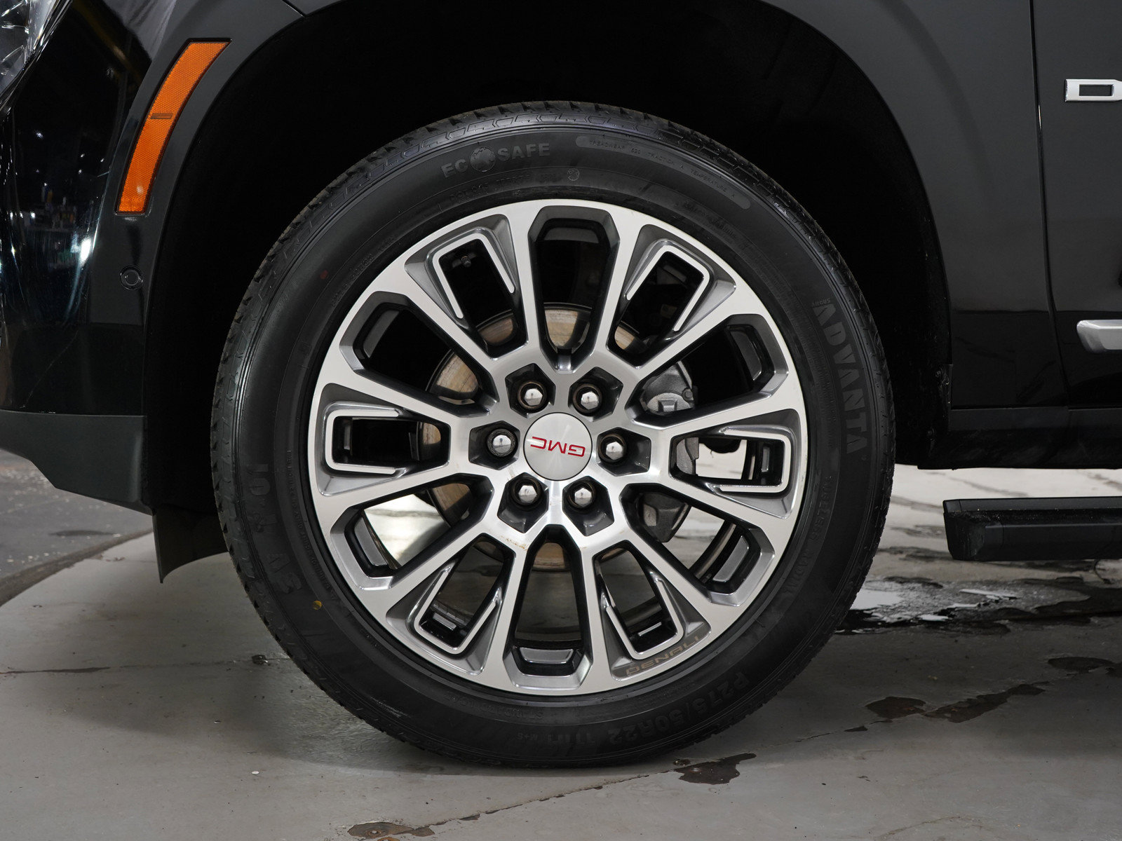 Used 2025 GMC Yukon XL Denali w/ Sun & Power Step Package AWD/4WD image 30