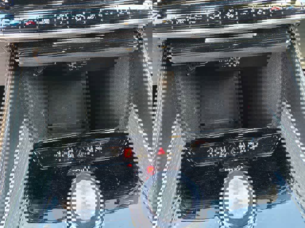 Used 2024 Jeep Wagoneer L Series II RWD image 15