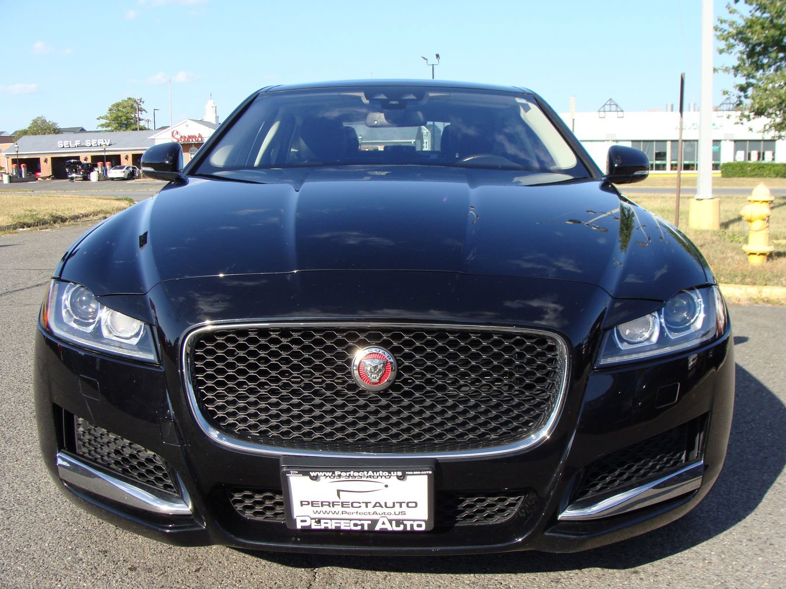 Used 2017 Jaguar XF Premium image 2