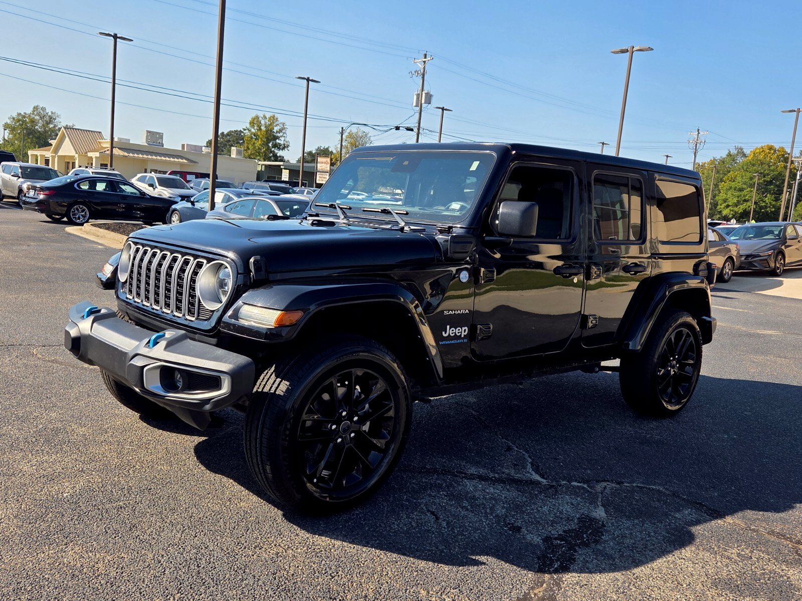 Used 2024 Jeep Wrangler Unlimited Sahara AWD/4WD image 3