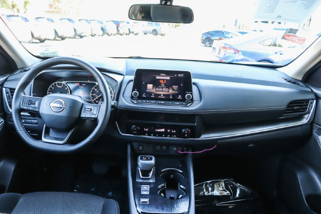 Used 2026 Nissan Rogue SV FWD image 13