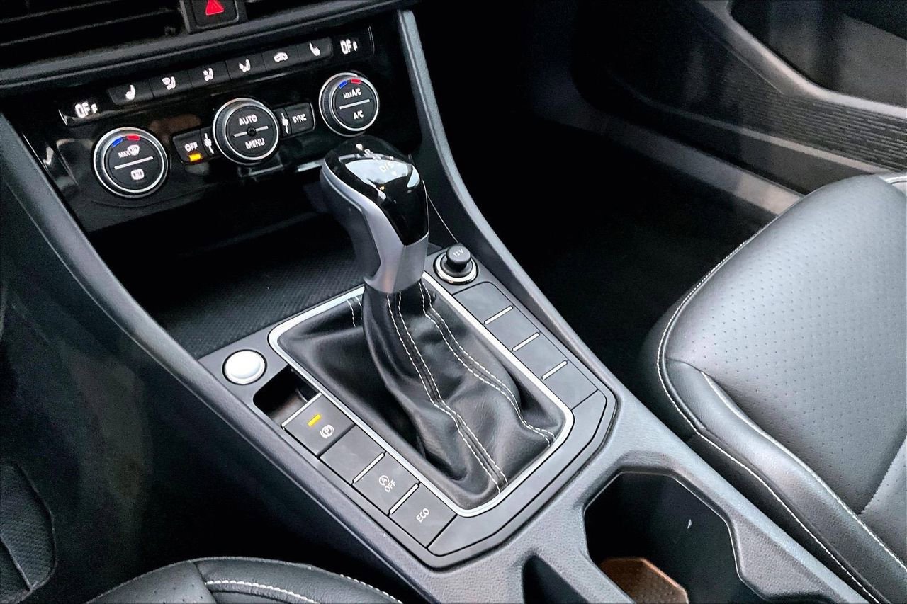 Used 2024 Volkswagen Jetta SE image 28