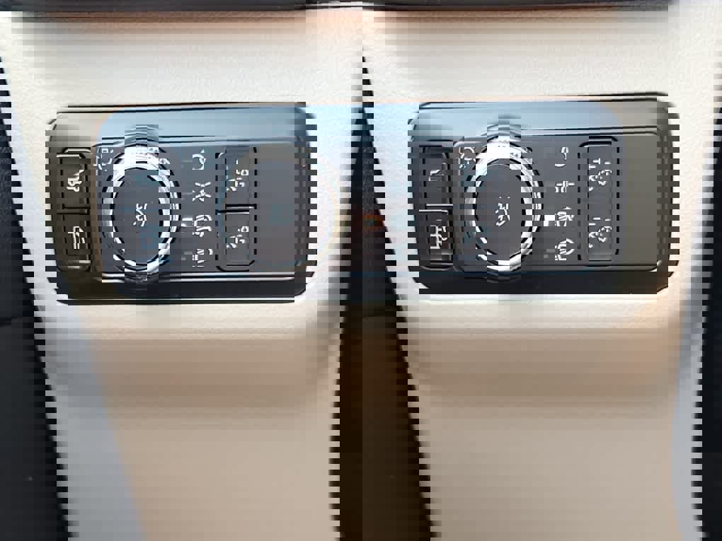 Used 2022 Ford Escape SEL w/ Technology Package image 19