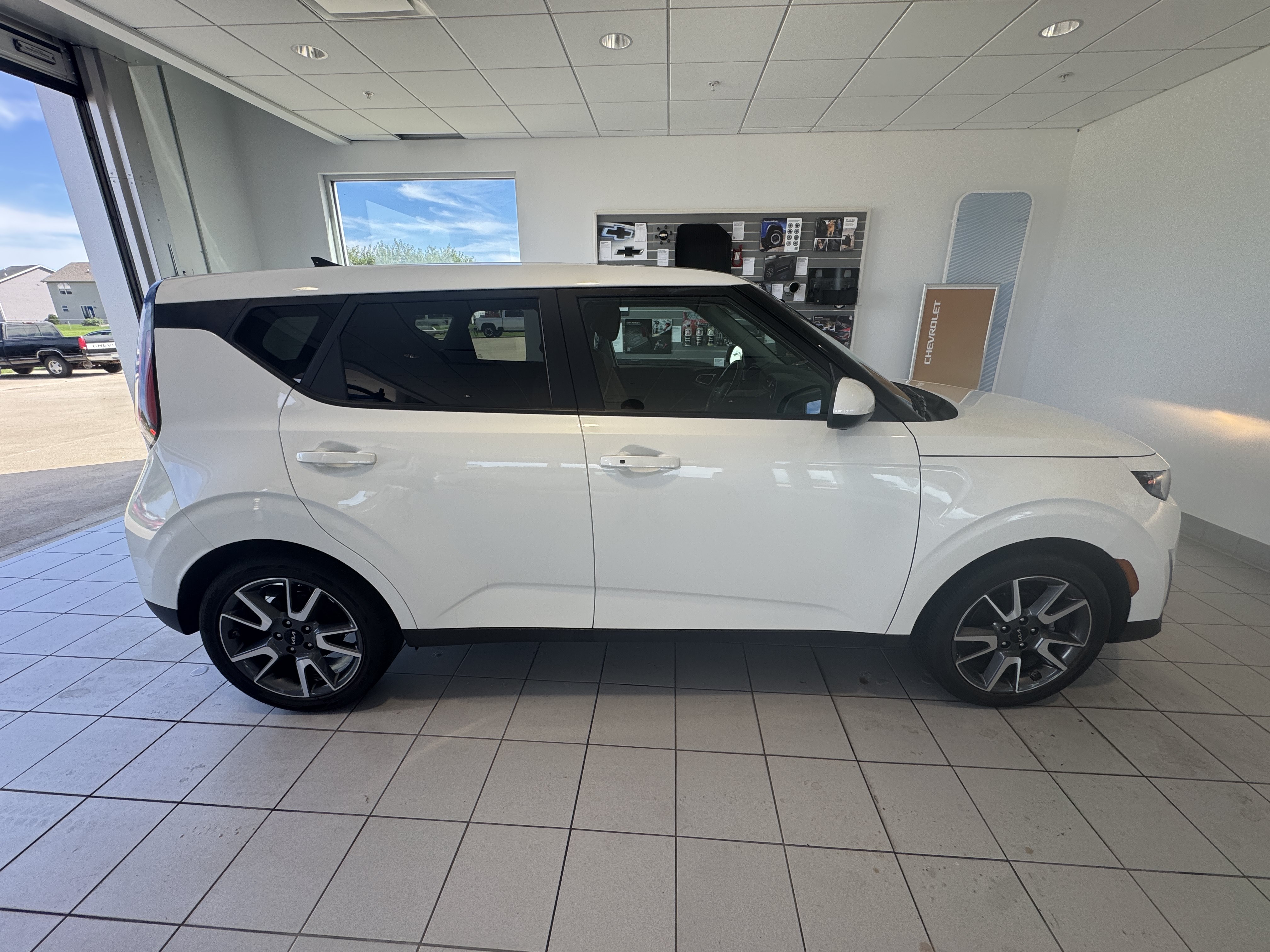Used 2024 Kia Soul EX w/ Option Group 015 FWD image 6