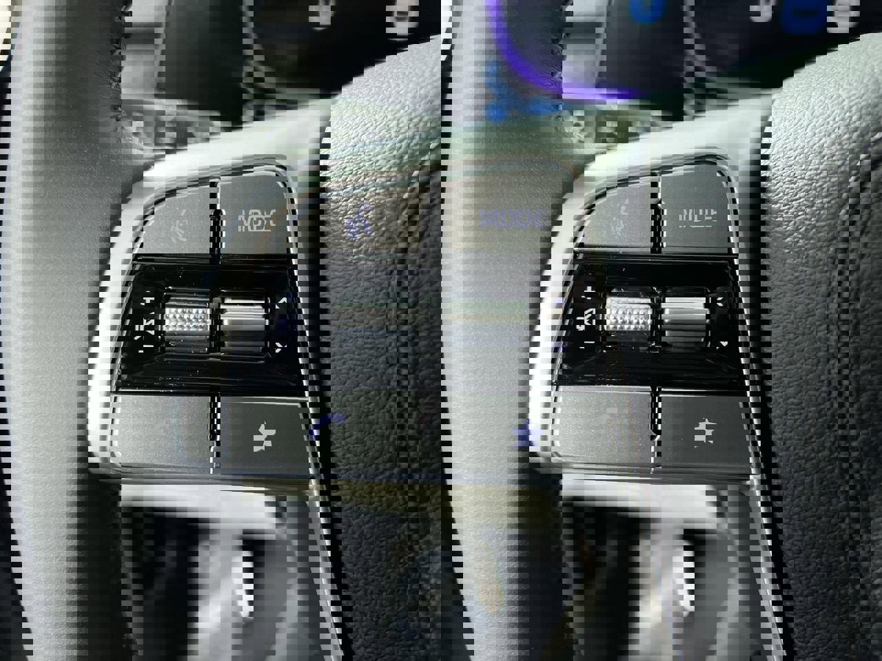 Certified 2024 Kia Telluride EX w/ EX Captain's Chair Package FWD image 15