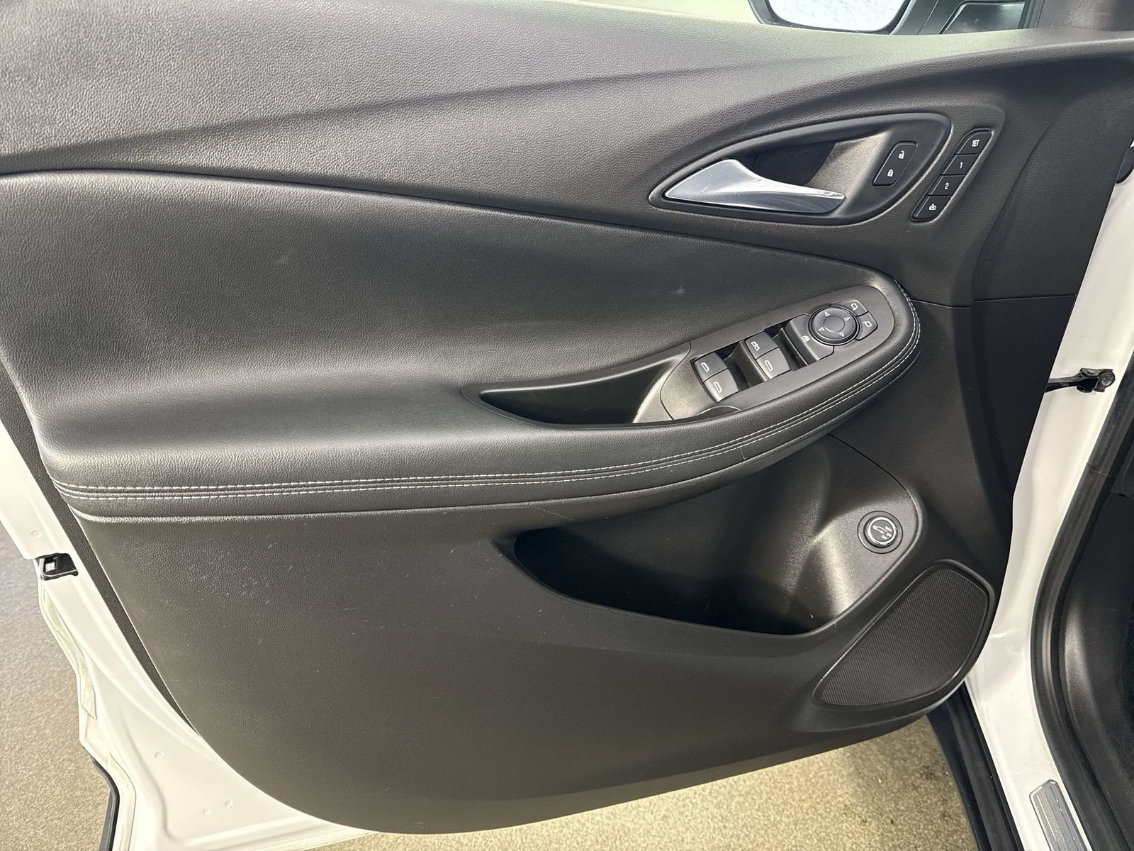 Used 2021 Buick Encore GX Essence FWD image 19
