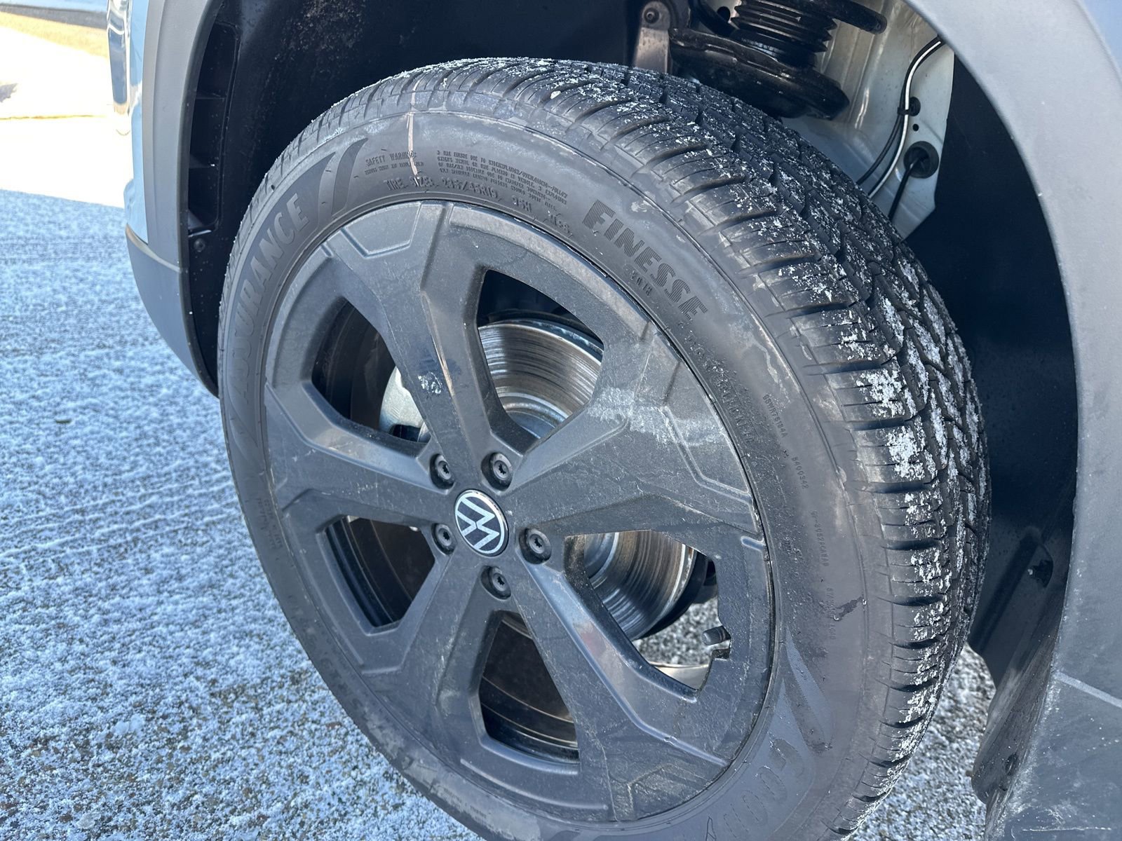 New 2026 Volkswagen Taos SE image 17