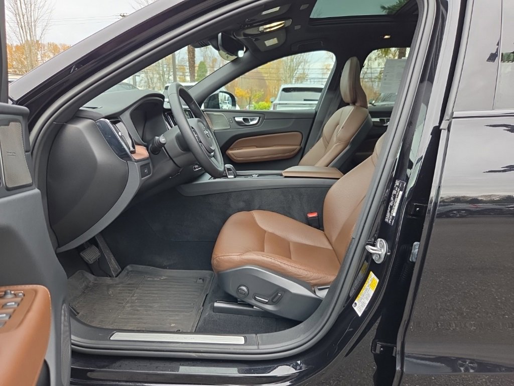 Certified 2023 Volvo XC60 B5 Plus w/ Protection Package Premier image 4