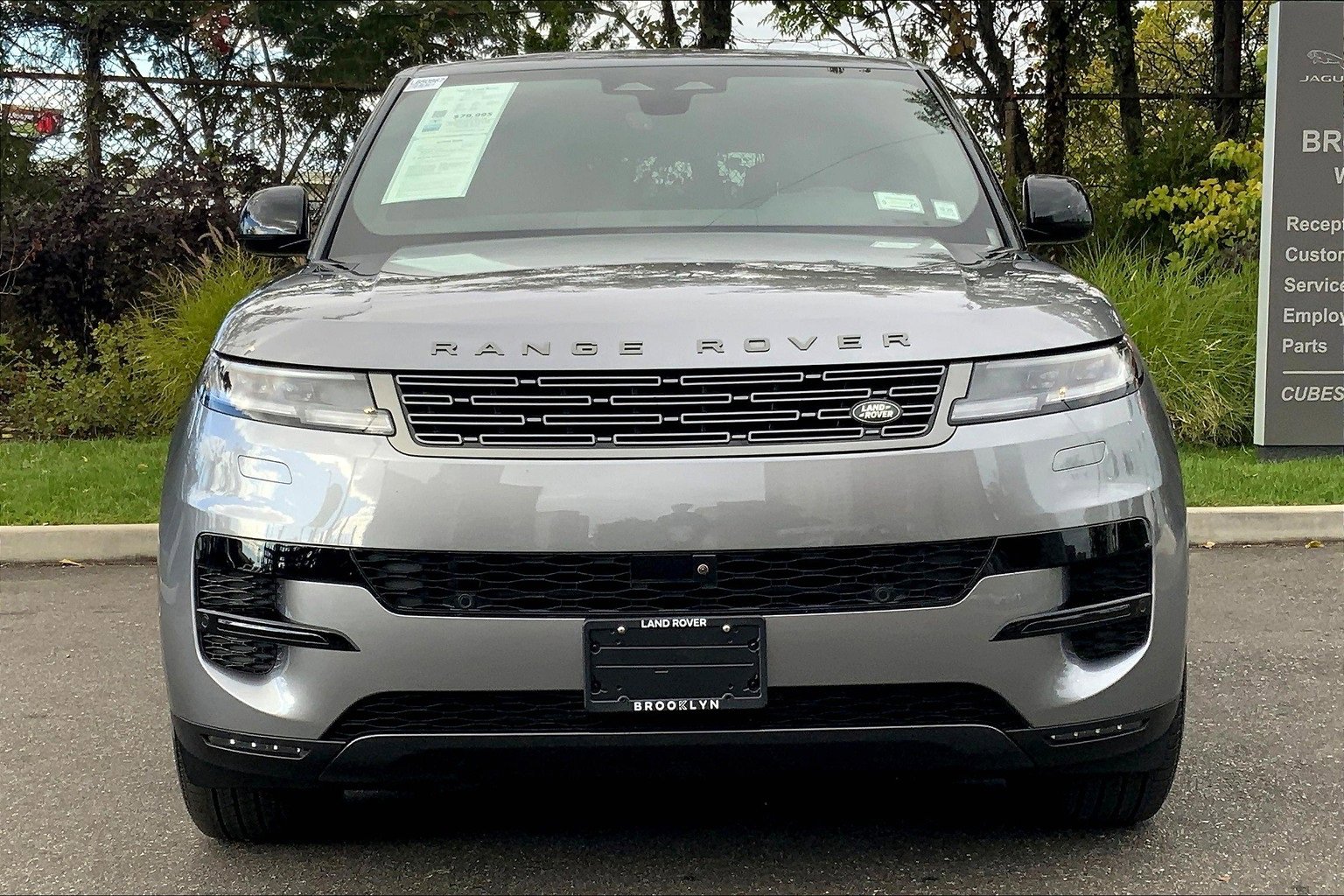 Used 2025 Land Rover Range Rover Sport image 3