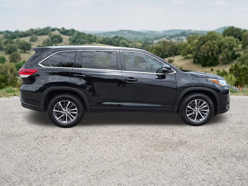 Used 2017 Toyota Highlander XLE FWD image 11