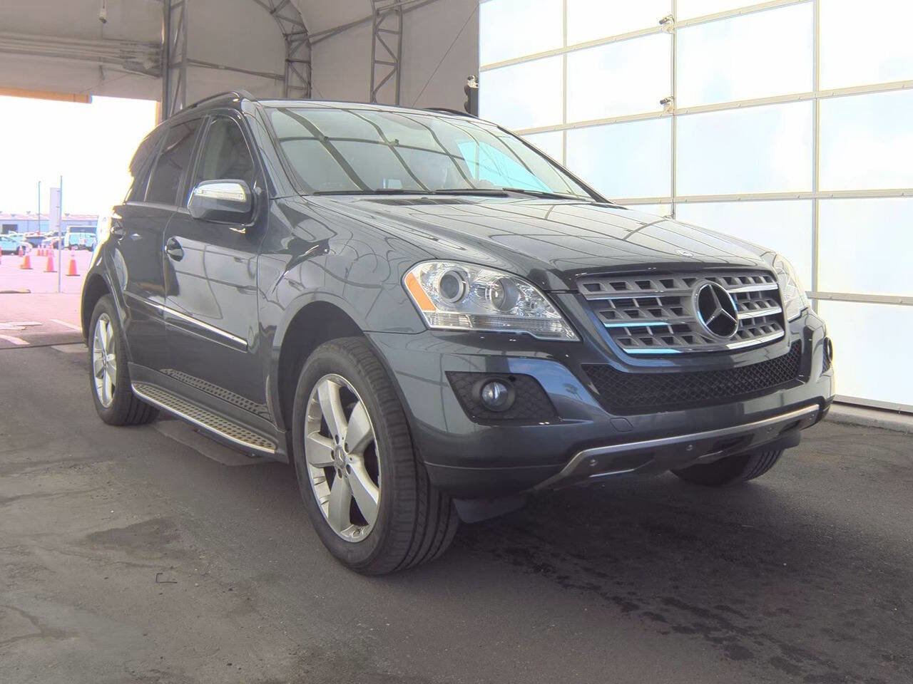 Used 2010 Mercedes-Benz ML 350 BlueTEC 4MATIC w/ Premium 1 Pkg image 3