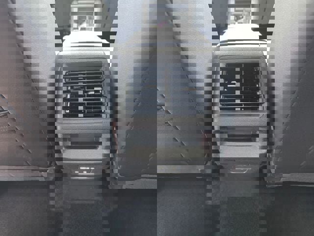 Used 2025 Volkswagen Tiguan SE image 16