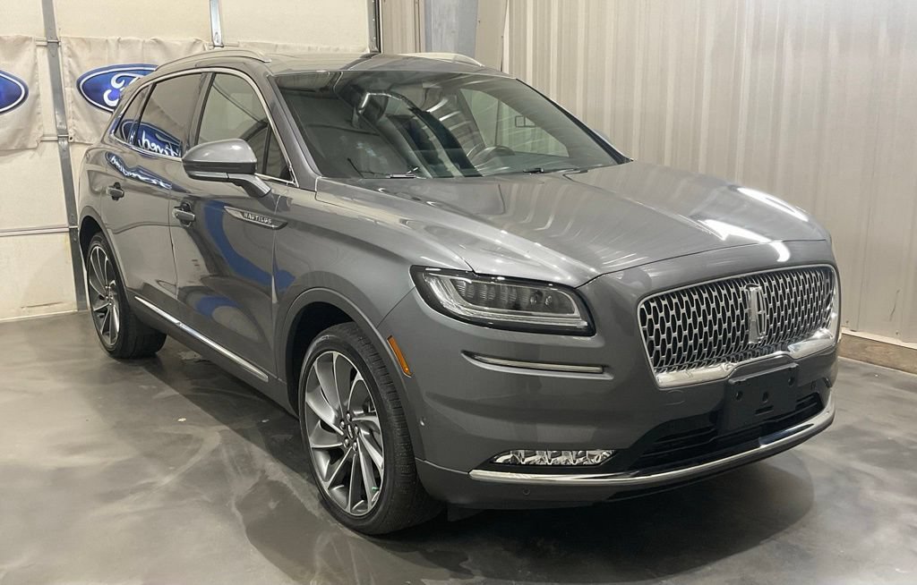 Used 2023 Lincoln Nautilus Reserve w/ Equipment Group 202A AWD/4WD image 2