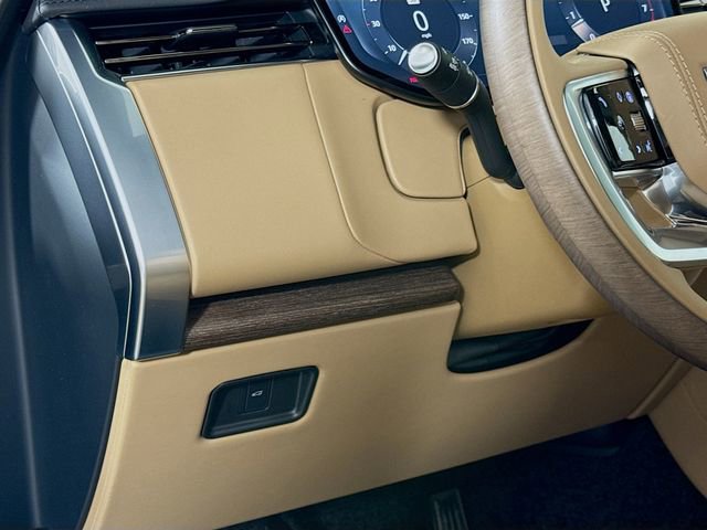 New 2026 Land Rover Range Rover Long Wheelbase SE image 10
