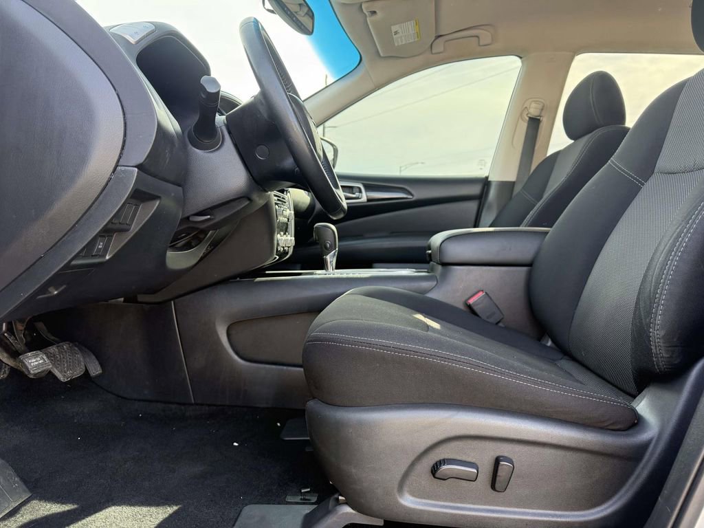 Used 2019 Nissan Pathfinder SV image 23