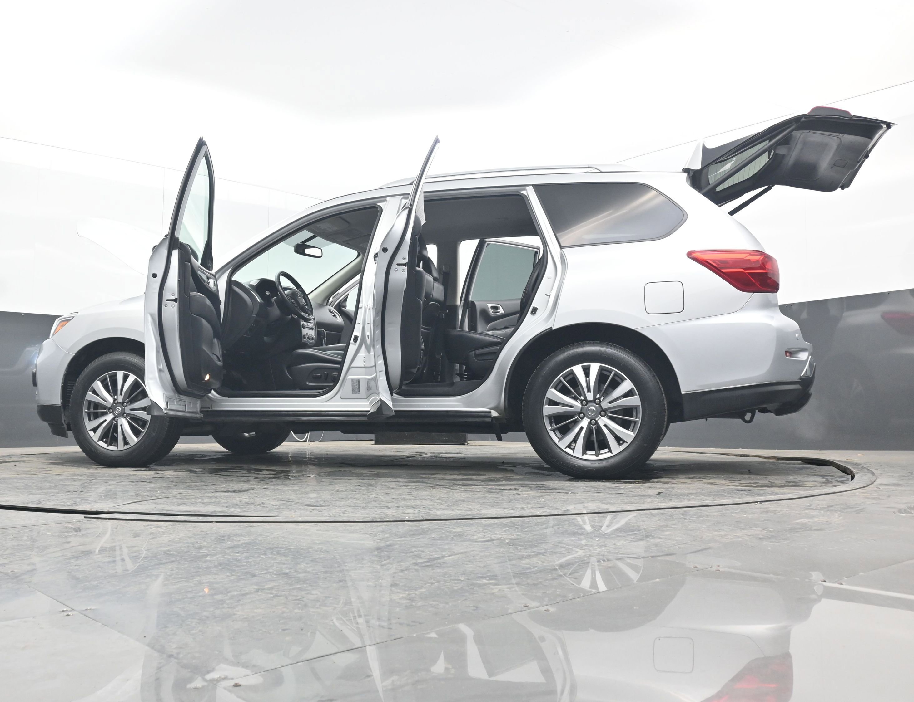 Used 2020 Nissan Pathfinder SL image 41