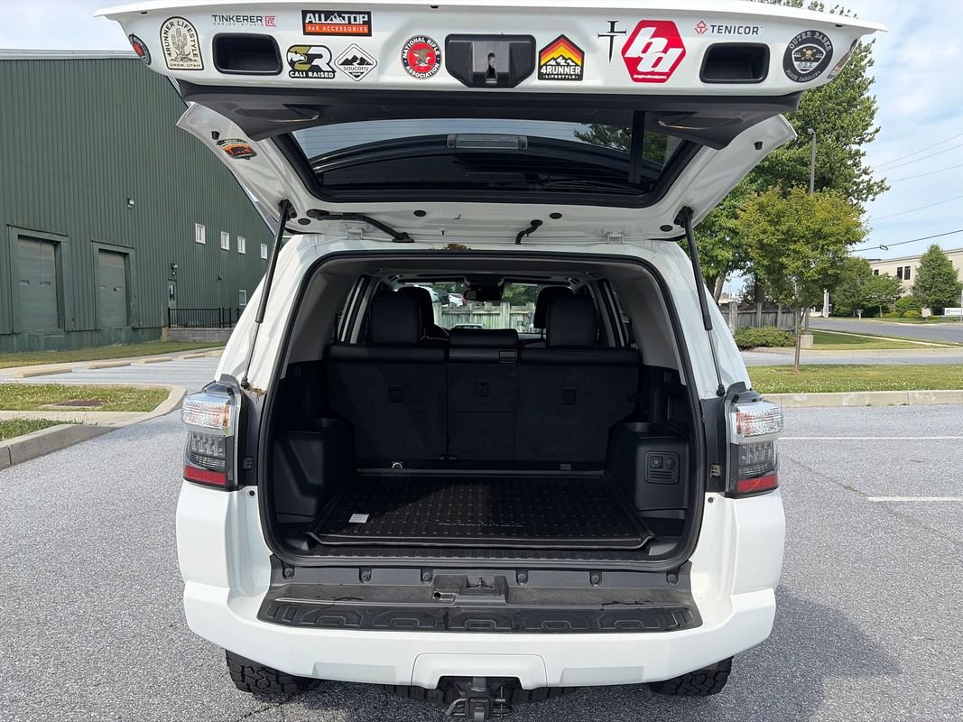 Used 2021 Toyota 4Runner Venture w/ Moonroof Package AWD/4WD image 15