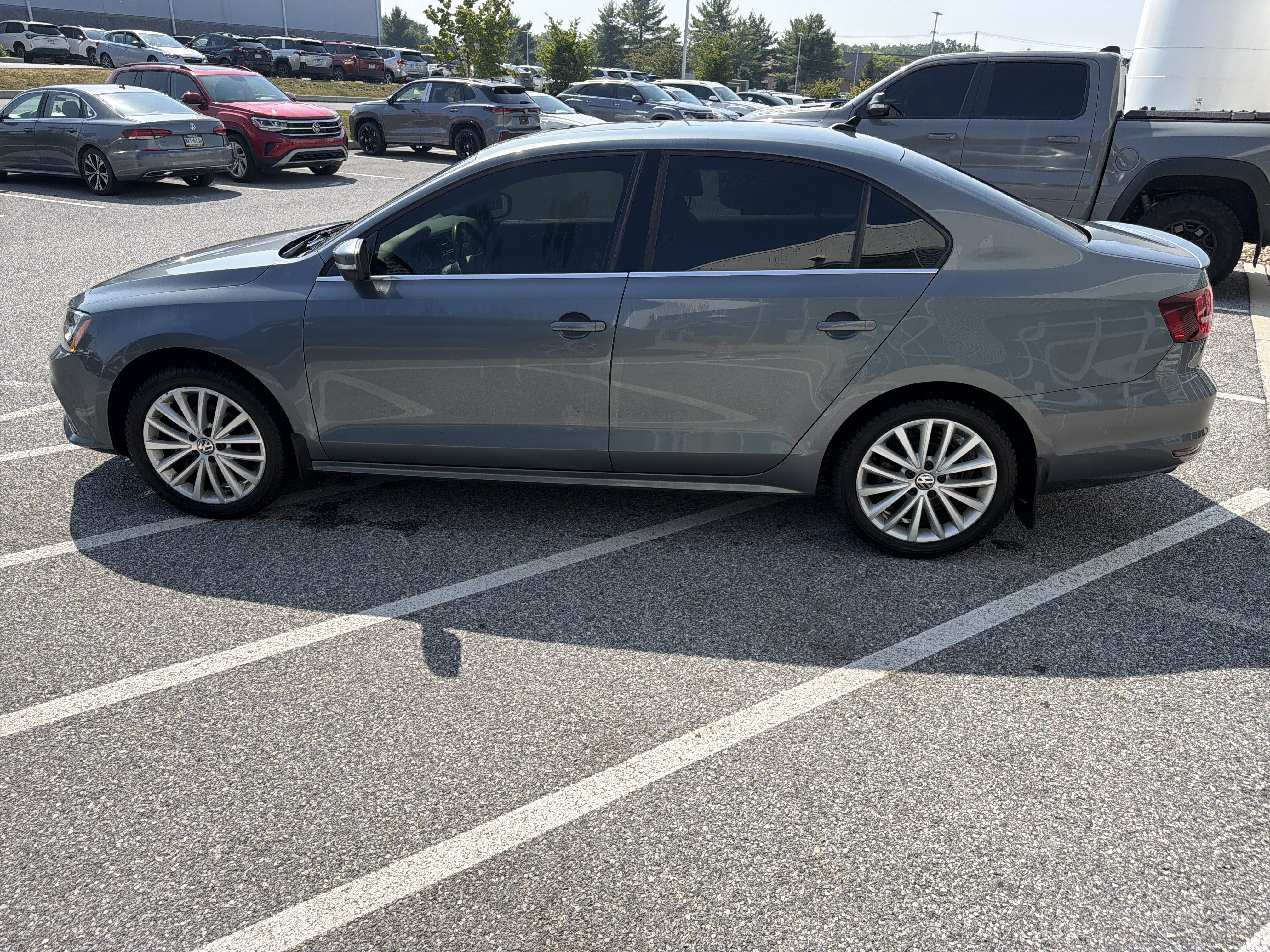 Used 2016 Volkswagen Jetta SEL FWD image 3