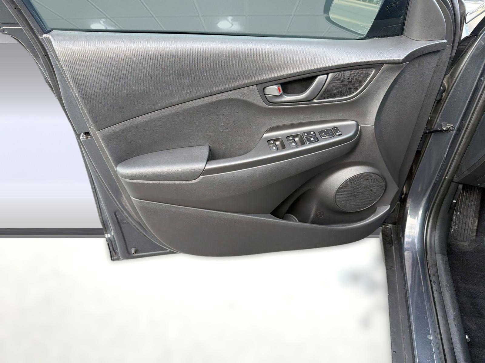 Used 2022 Hyundai Kona SEL FWD image 13