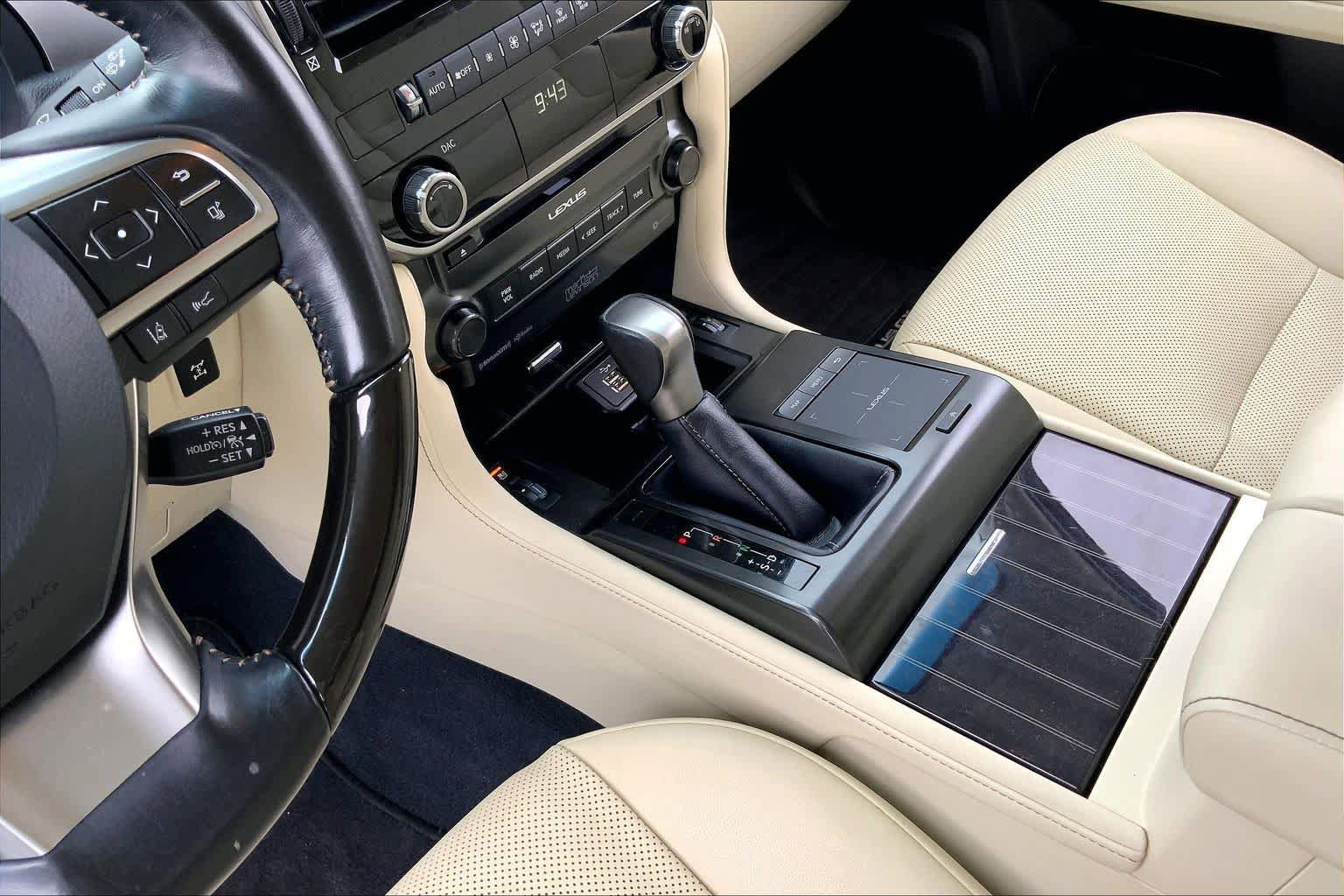 Used 2022 Lexus GX 460 Premium w/ Accessory Package AWD/4WD image 16