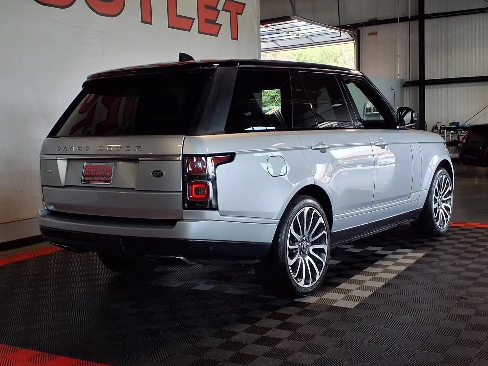 Used 2018 Land Rover Range Rover Supercharged AWD/4WD image 8
