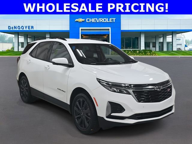 Used 2022 Chevrolet Equinox RS w/ RS Leather Package image 3