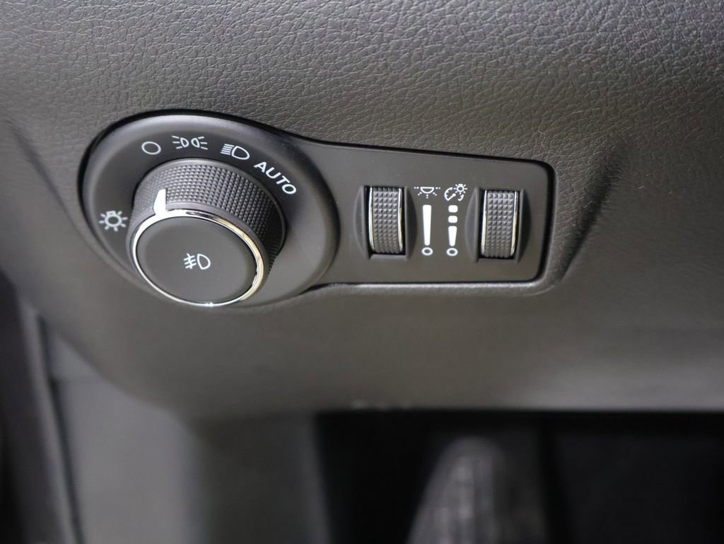 Used 2024 Jeep Compass Limited image 32