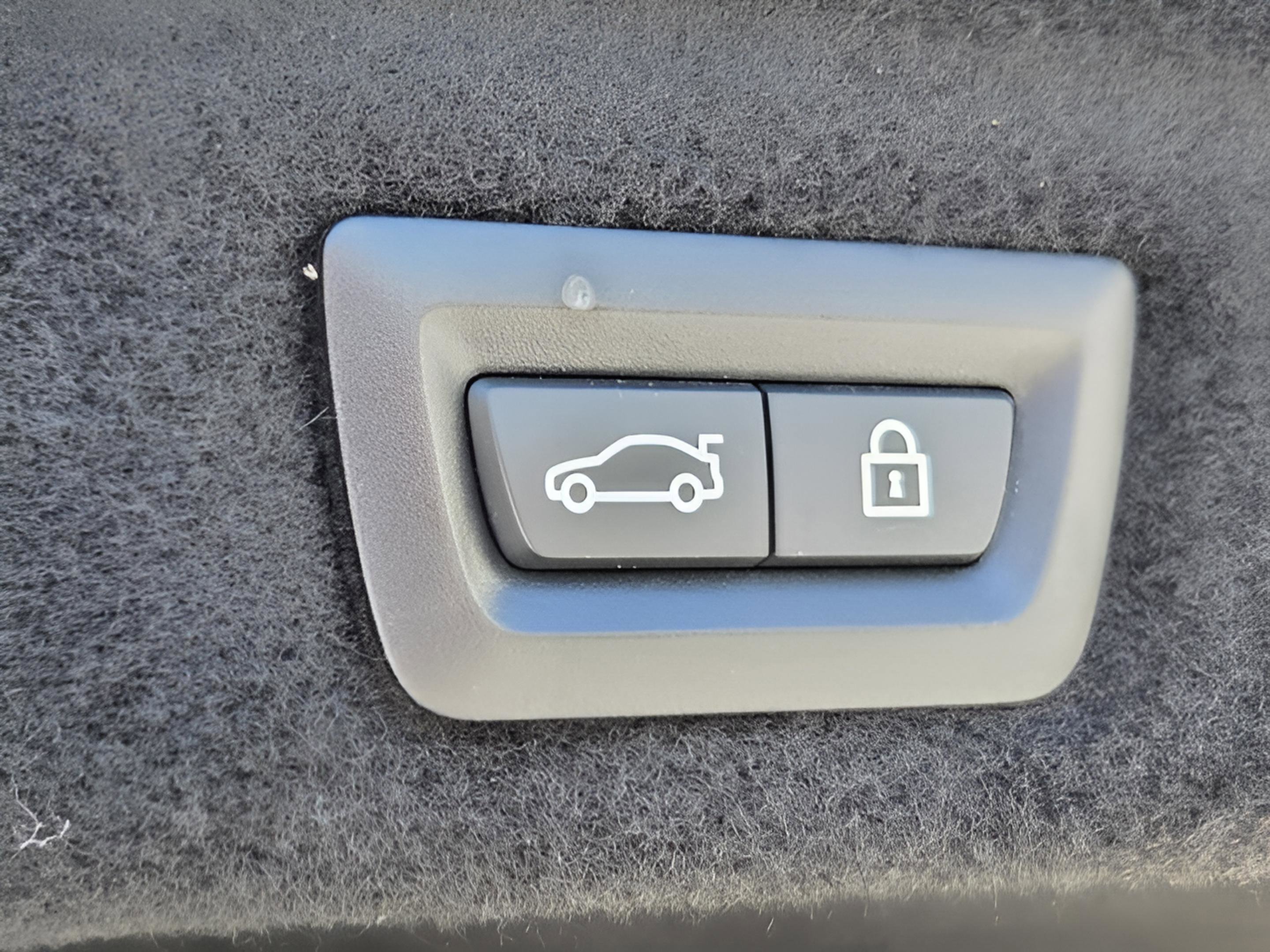 Used 2020 BMW 740i RWD image 19